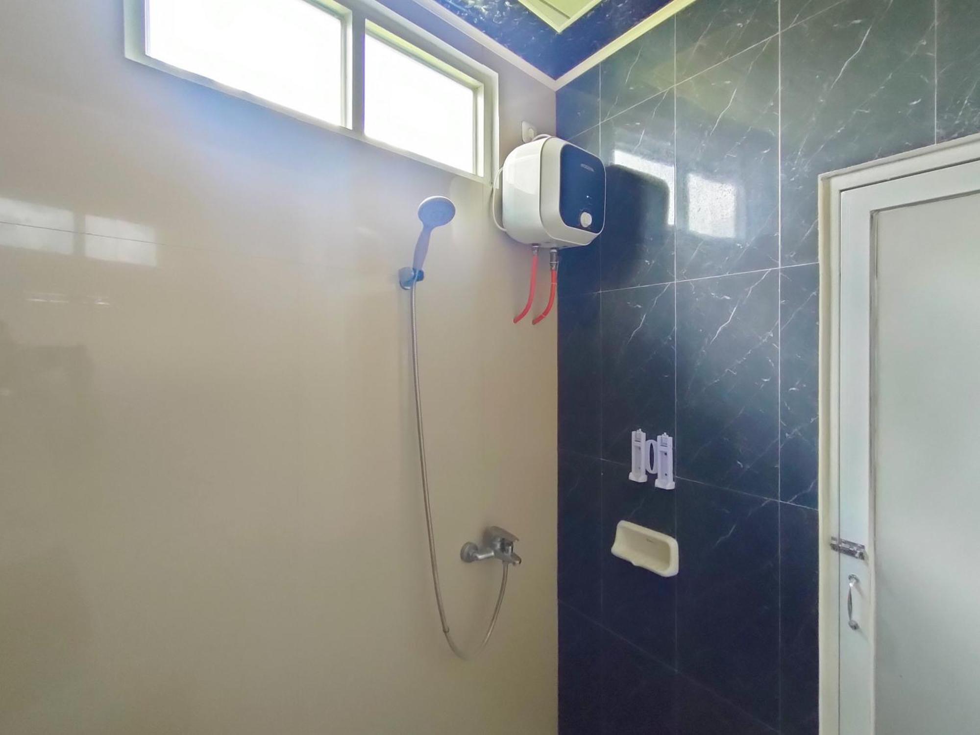 Reddoorz Syariah Near Stasiun Wates Hotell Wates  Exteriör bild
